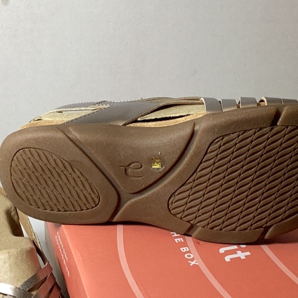 Easy Spirit Women's Mar Sandals - Picture 8 of 9